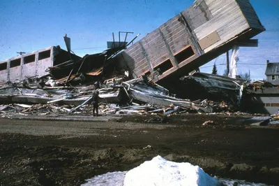 На побережье Аляски произошло землетрясение магнитудой 8,2 | На побережье  Аляски произошло землетрясение магнитудой 8,2, сильнейшее за последние 55  лет в Северной Америке. Звучали сирены и предупреждения о цунами,... | By  Открытые медиа. Инфометр ...
