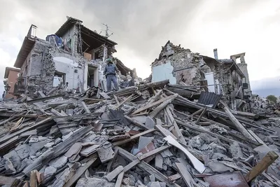 Десятки людей стали жертвами разрушительного землетрясения в Италии -  Российская газета