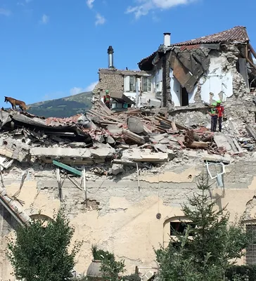 В Италии произошло сильное землетрясение - BBC News Русская служба