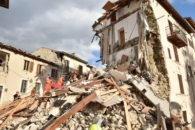 Землетрясение в Италии: работа спасателей и кадры разрушений - 24.08.2016,  Sputnik Грузия