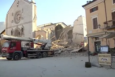 Землетрясение в Италии: до и после | Пикабу