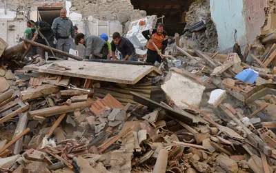 NEWSru.com :: В Италии произошло мощное землетрясение: число погибших растет