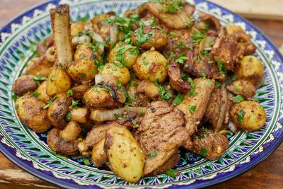 Жаркое. Картошка с мясом (свинина) и грибами в казане. Пошаговый рецепт. |  Кубанский батя | Дзен