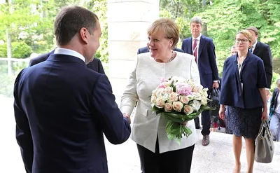 Президент Германии Франк-Вальтер Штайнмайер и его жена Эльке Буденбендер  посетили работы по разминированию в Сиемреапе - union.travel