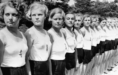 Союз немецких девушек - здоровье, красота и будущее нацистской Германии.  Как Рейх планировал расово возродить нацию | Любопытный Паганель | Дзен