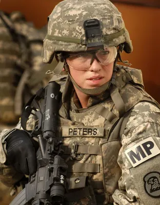 Женщинам в армии США разрешат носить хвосты и сережки — РБК