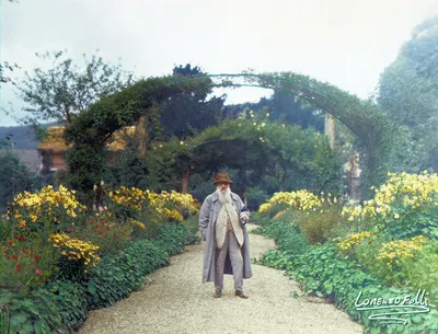 Клод Моне в своём саду в Живерни, Франция, 1899 год | Пикабу