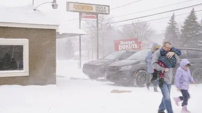США и Канаду накрыл зимний шторм: по меньшей мере 19 человек погибли, сотни  тысяч — без света