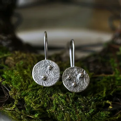 Серебряные сережки с позолотой Зеленый камешек Серебряные сережки с французским  замком (ID#1716743317), цена: 800 ₴, купить на Prom.ua