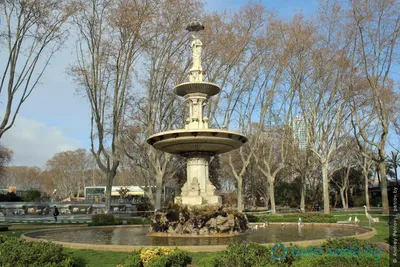 M2 Lux - Зоопарк Барселоны в парке Сьютаделла.