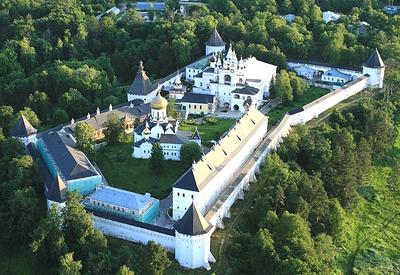 Москва - 📌 Саввино-Сторожевский монастырь, Звенигород, Московская область  🇷🇺 Монастырь основан в 1398 году монахом Саввой, учеником преподобного  Сергия Радонежского, по просьбе и при поддержке звенигородского князя Юрия  Дмитриевича. Вначале была ...